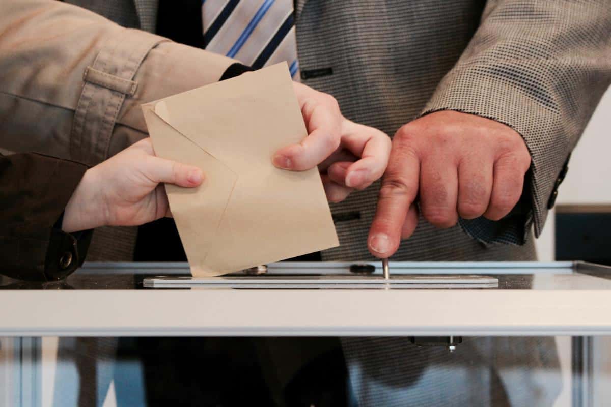ballot-box-voting