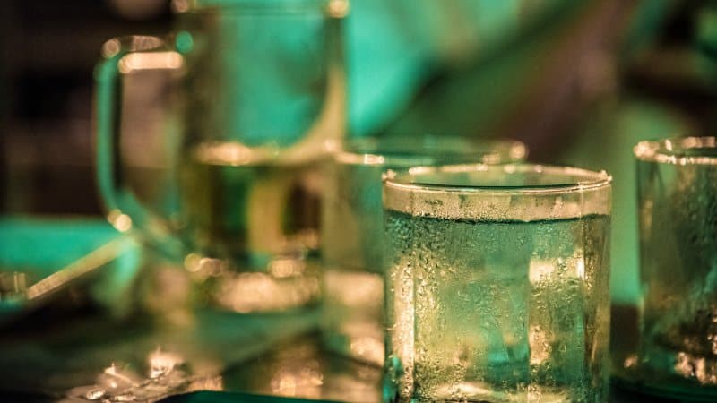tumbler-glass-alcohol-drinks