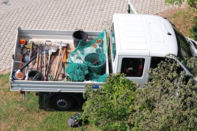 pick-up-truck-with-tools-in-bed